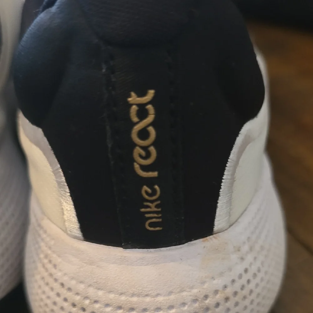 Nike White and Black Running Shoes with Gold Swoosh - Picture 9 of 13